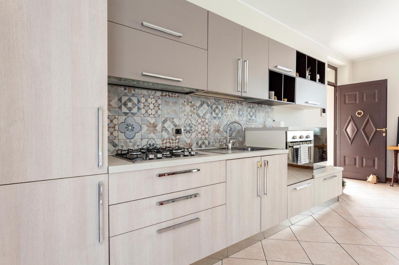 Apartment Misiadele Carnago Bagian luar foto