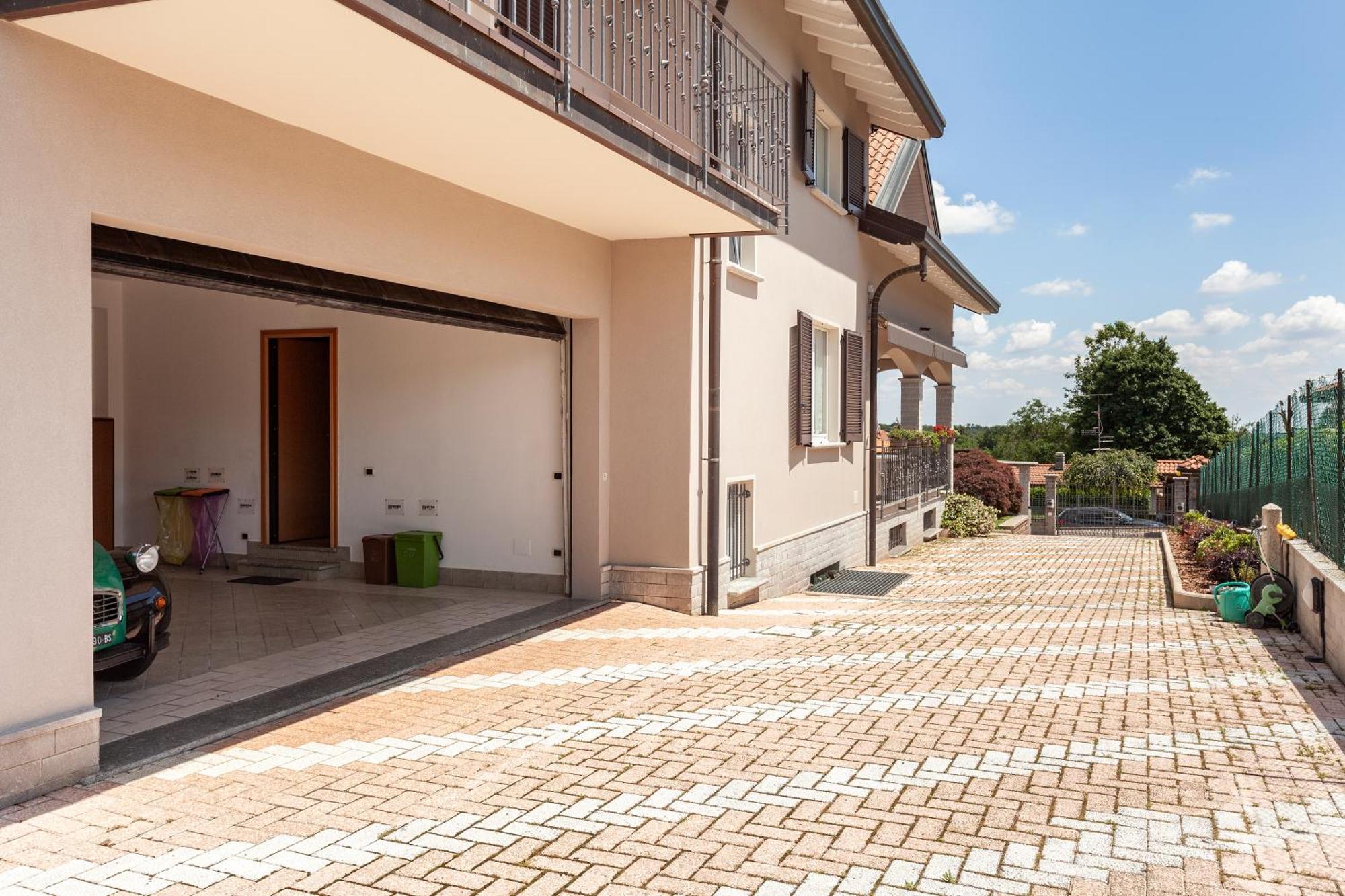 Apartment Misiadele Carnago Bagian luar foto