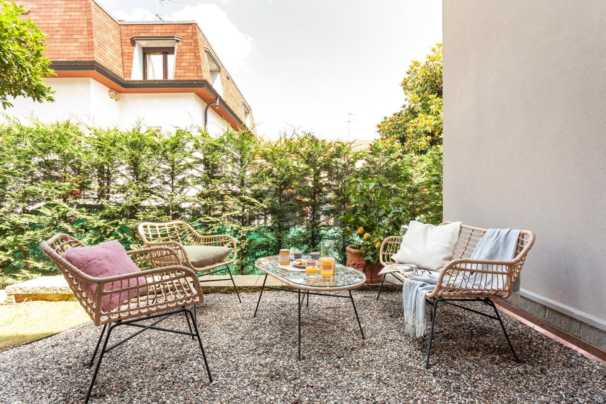 Apartment Misiadele Carnago Bagian luar foto
