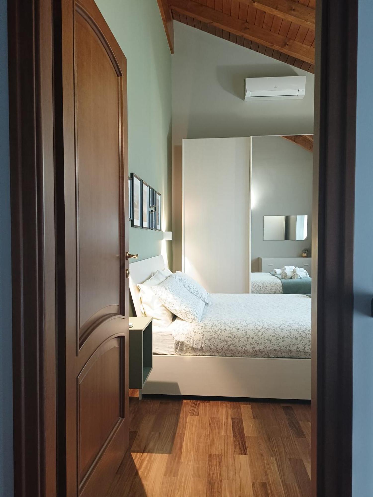Apartment Misiadele Carnago Bagian luar foto